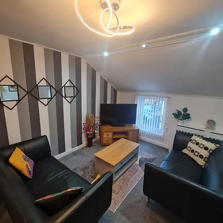 Town Centre Flat *