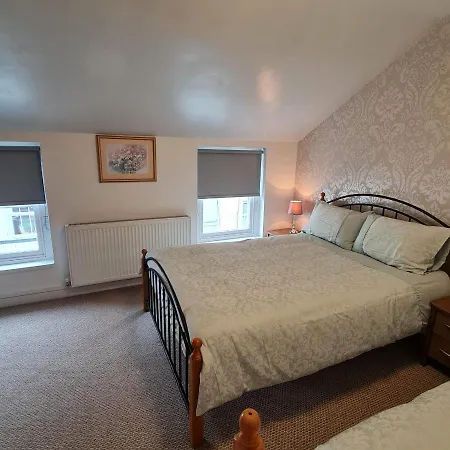 Town Centre Flat 아파트