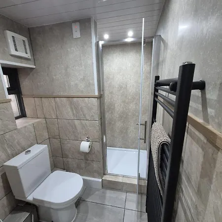 Town Centre Flat *