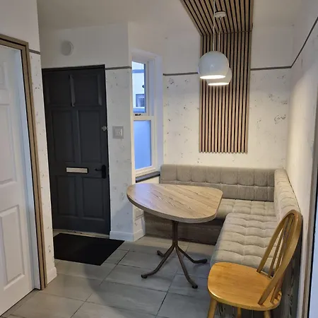Town Centre Flat Daire
